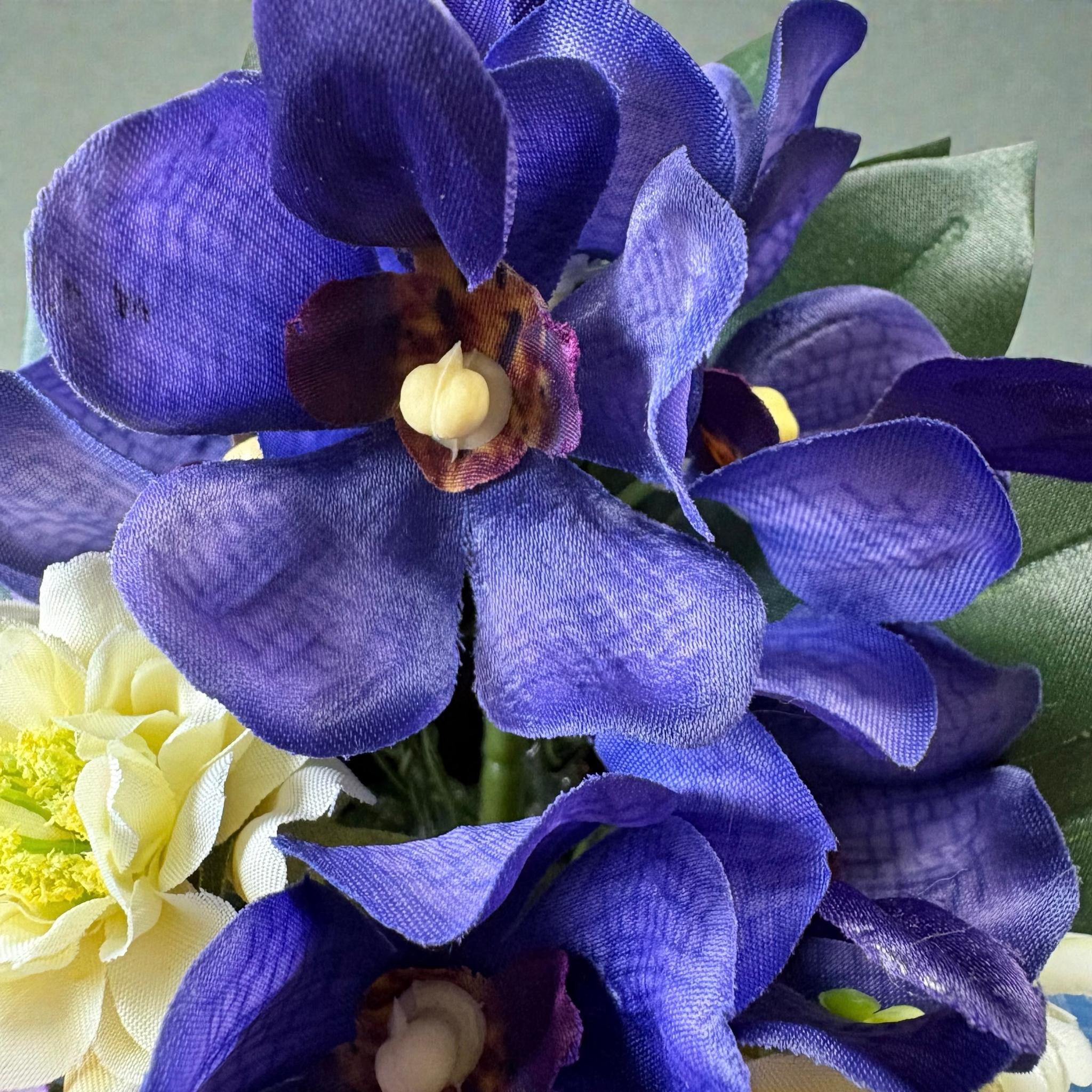 【新作仏花】小さな仏花・紫オーキッドと小菊｜コンパクトな供花・手元供養・お供え花 | 6枚目